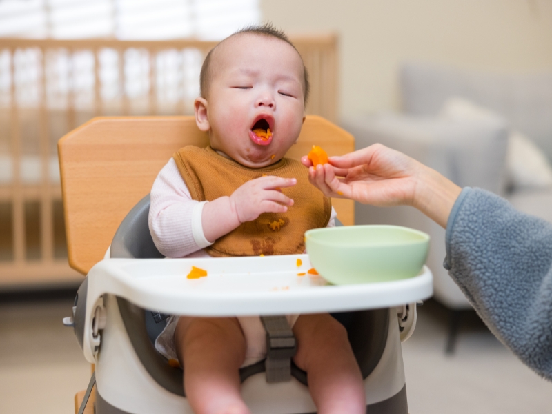 Infant vomiting specialist in Gurgaon providing treatment for baby digestive problems